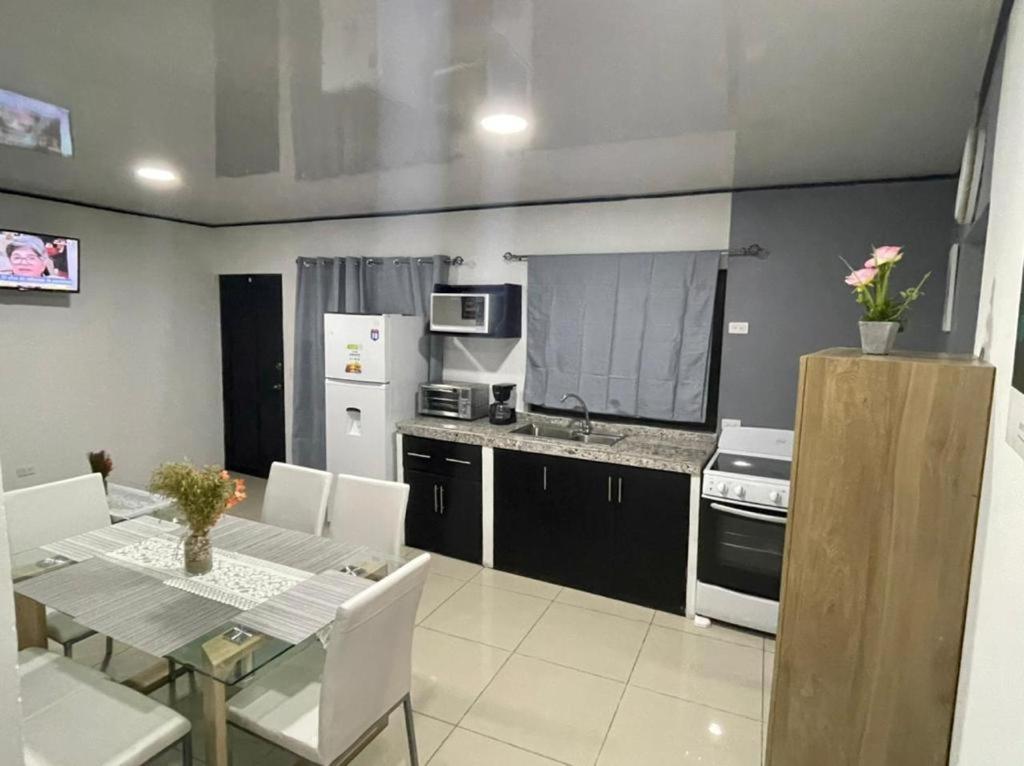 Apartamentos Cielo #1, Airport Juan Santamaria Alajuela Esterno foto